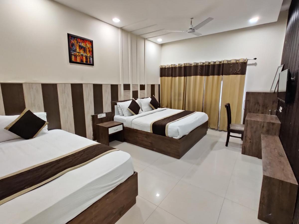Raj Darbar - 10 Meter From Golden Temple Hotel Amritsar Ngoại thất bức ảnh